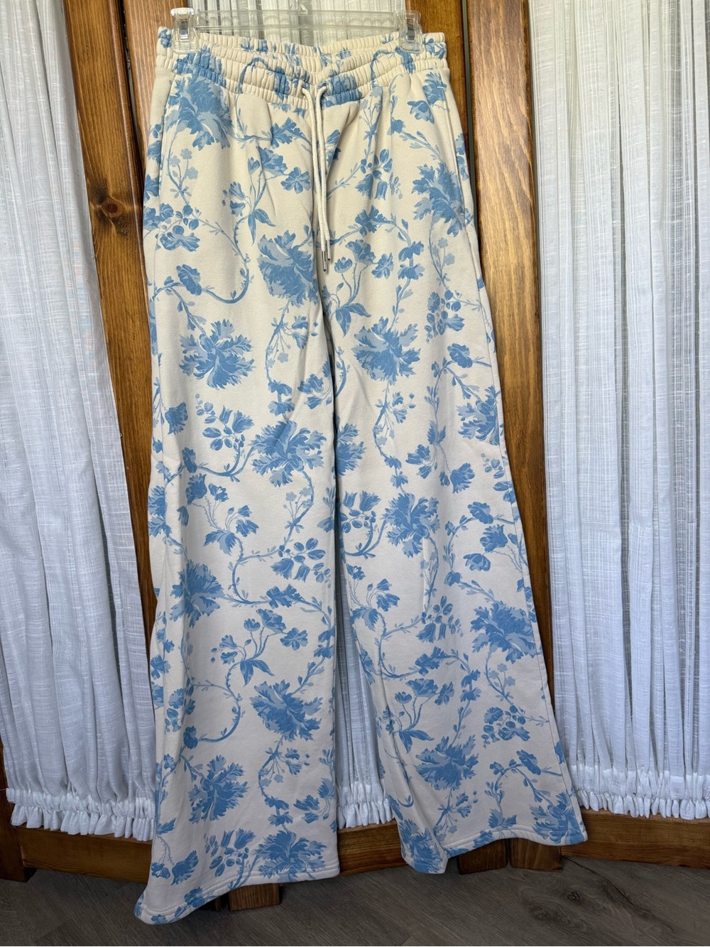 Abercrombie & Fitch Sweat Set - LARGE TOP/MEDIUM PANT - Picture 6 of 9